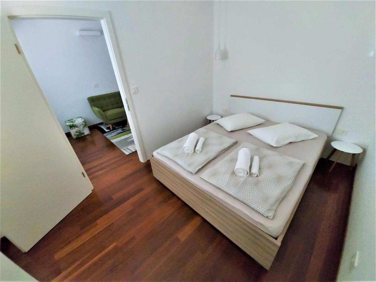 Apartments Aurora Near Beach 메덜린 외부 사진
