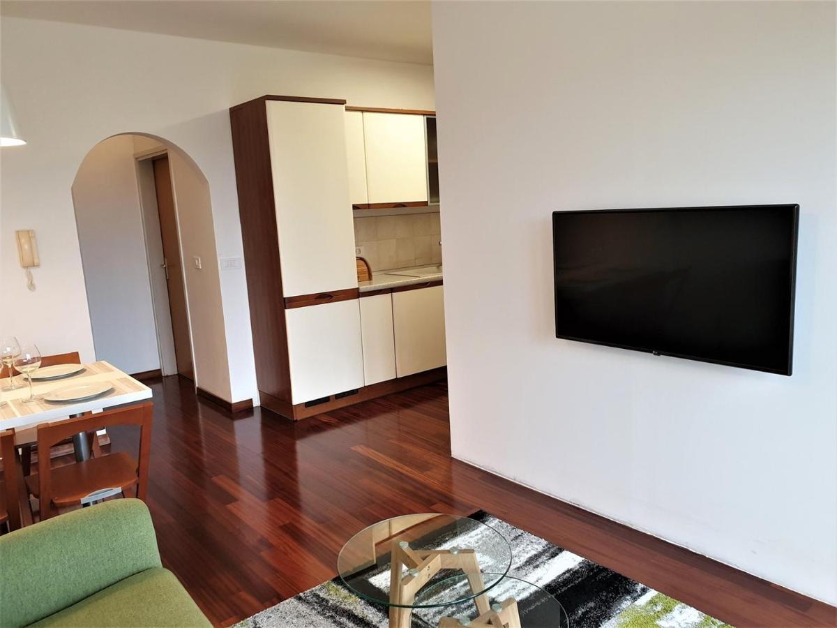 Apartments Aurora Near Beach 메덜린 외부 사진